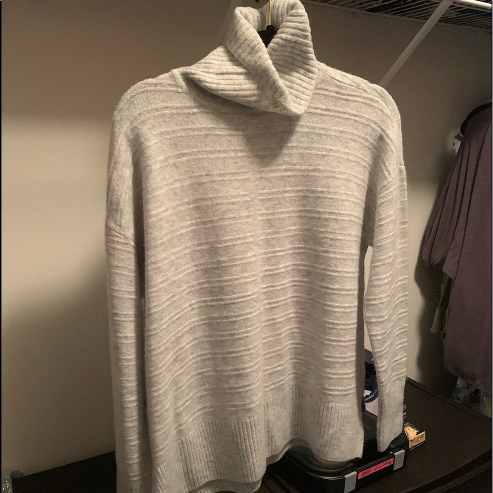 Vince Camuto size S gray turtleneck sweater